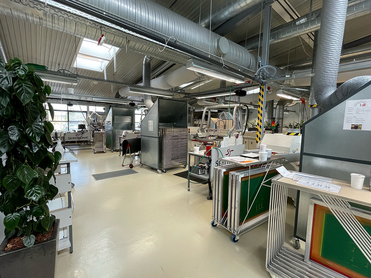 Silk screen printing department at Seritronic